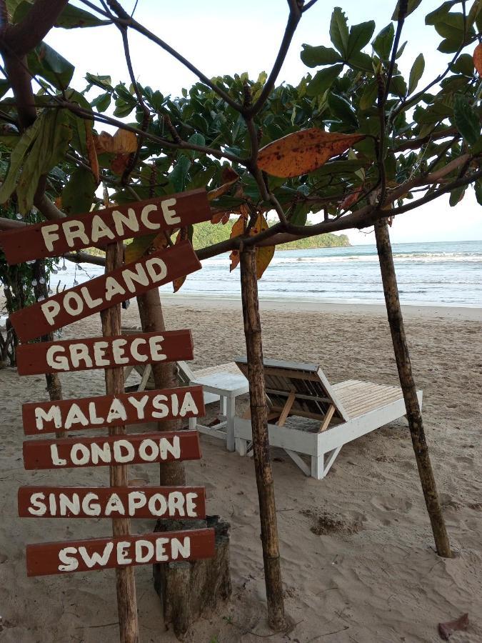 Akoya Beach Park And Cottages Locaroc 外观 照片